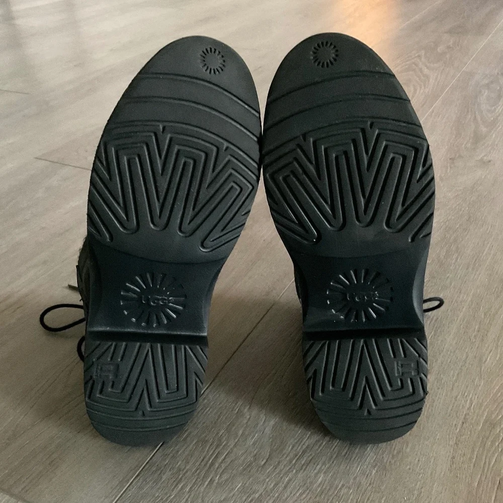UGG Naiyah Black Suede Boot Size 6.5 EUC